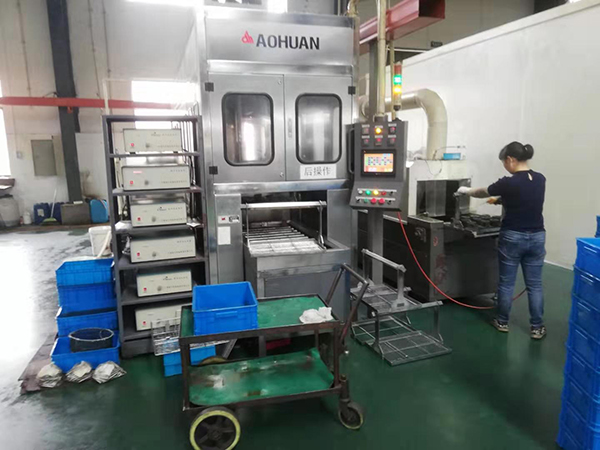 Ultrasonic cleaning line